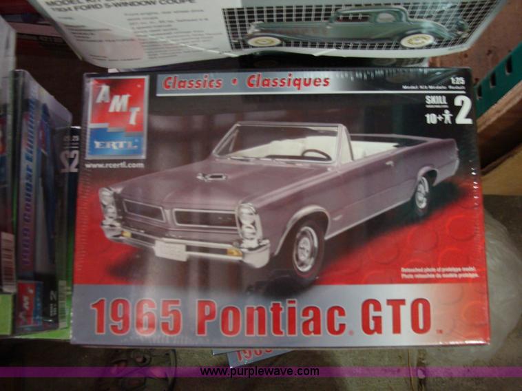 image for item Y9357 Assorted scale models
