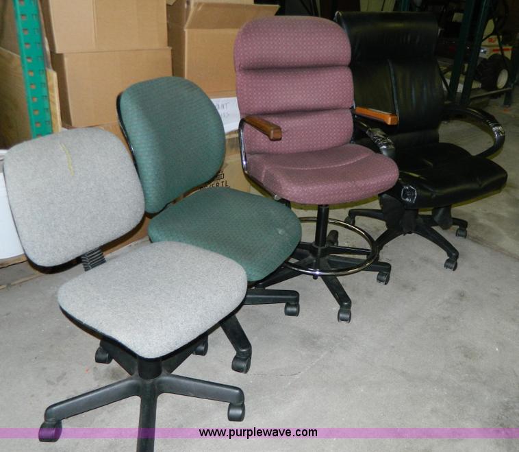 image for item Y9359 (4) office chairs