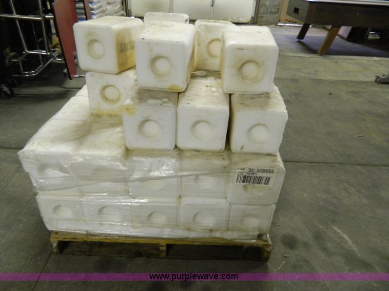 image for item Y9371 50 lbs white salt blocks