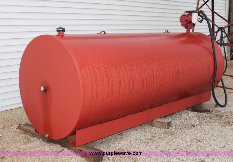 image for item AJ9622 1,000 gallon fuel tank with gauge
