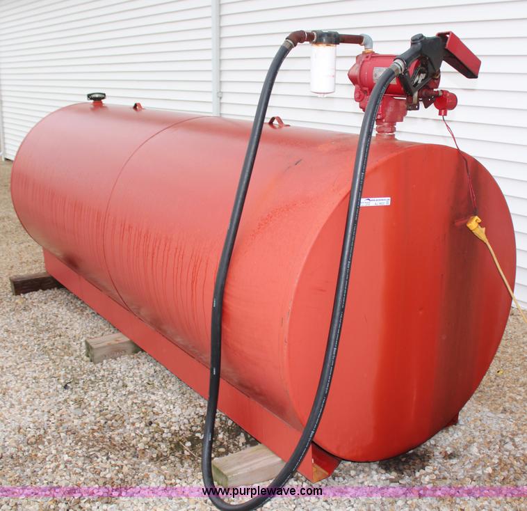 image for item AJ9622 1,000 gallon fuel tank with gauge