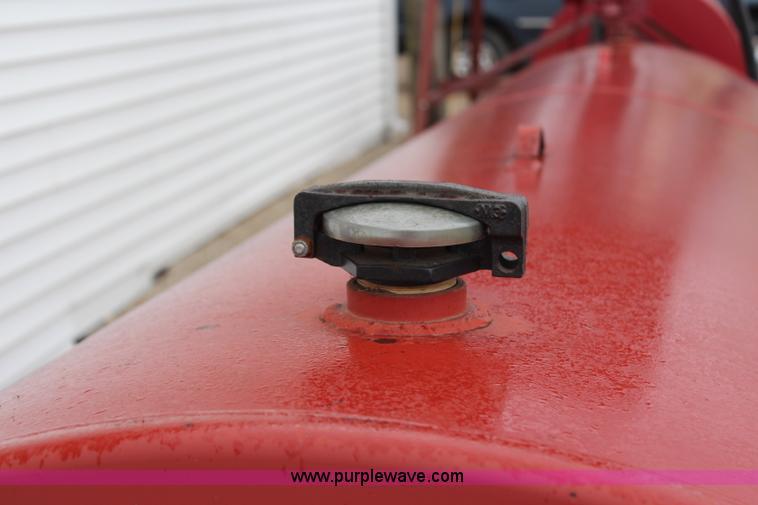 image for item AJ9622 1,000 gallon fuel tank with gauge