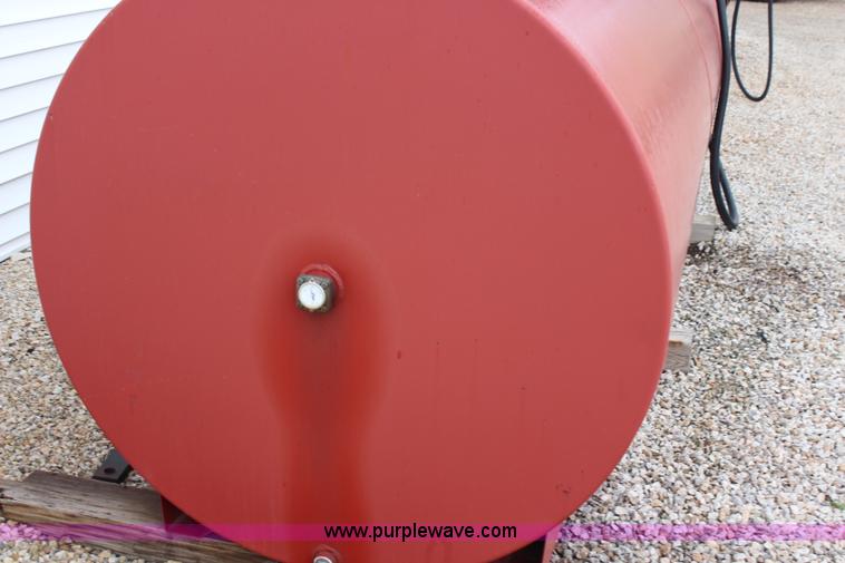 image for item AJ9622 1,000 gallon fuel tank with gauge