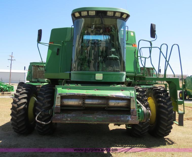 image for item B4733 1990 John Deere 9600 combine