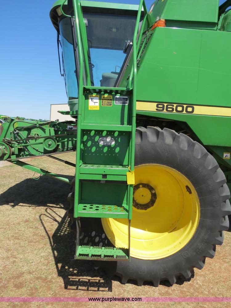 image for item B4733 1990 John Deere 9600 combine