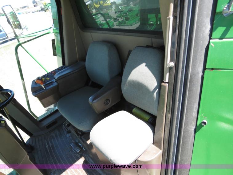 image for item B4733 1990 John Deere 9600 combine