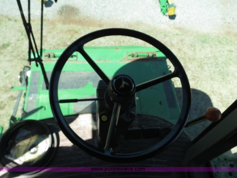 image for item B4733 1990 John Deere 9600 combine