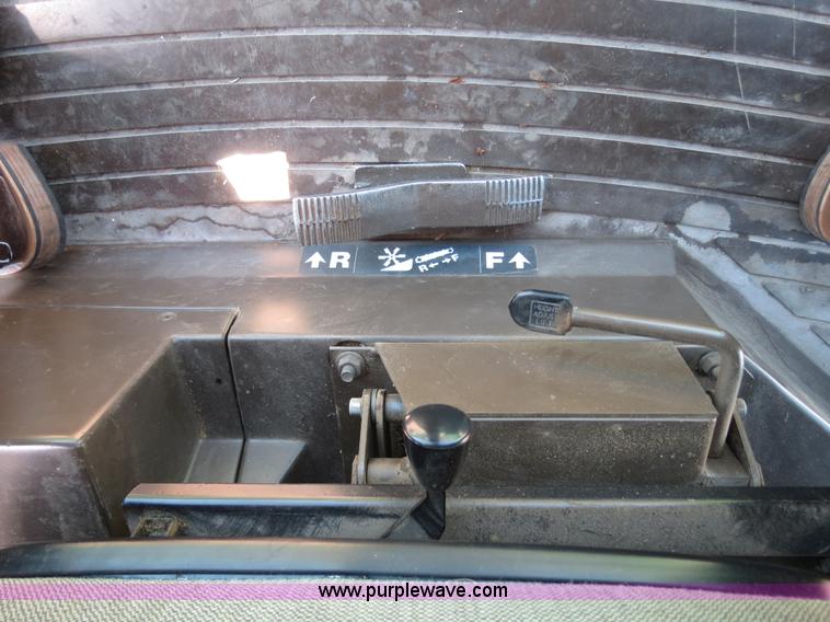 image for item B4733 1990 John Deere 9600 combine