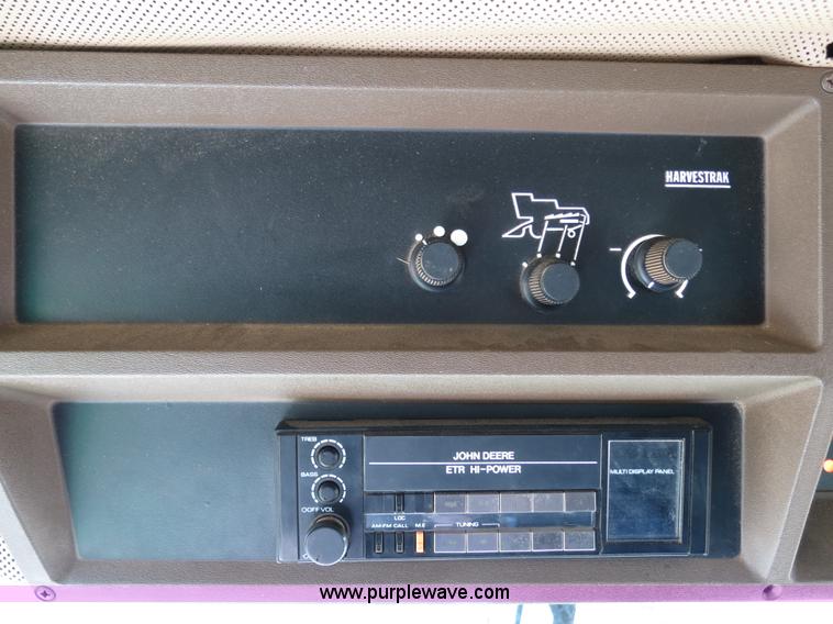 image for item B4733 1990 John Deere 9600 combine