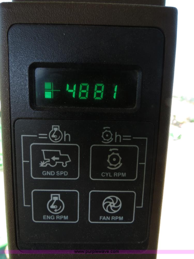 image for item B4733 1990 John Deere 9600 combine