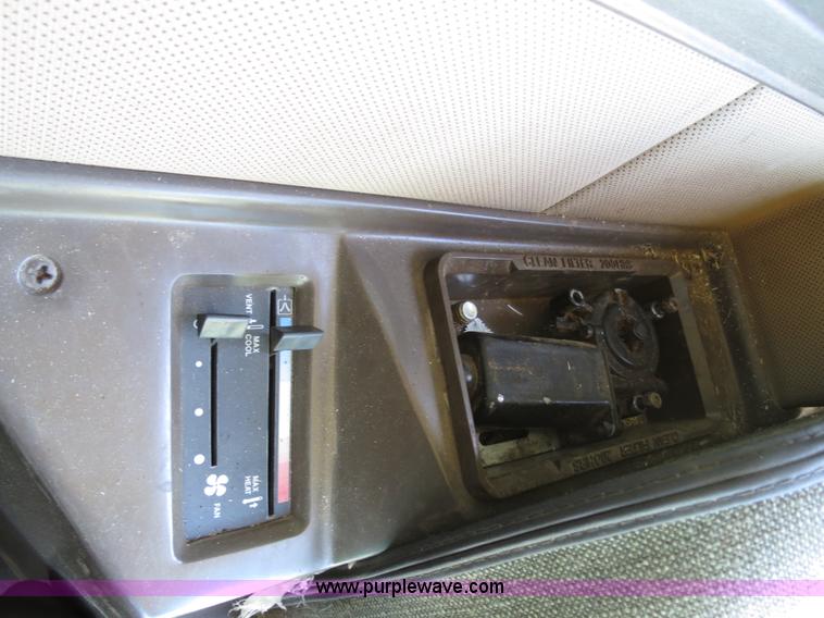 image for item B4733 1990 John Deere 9600 combine