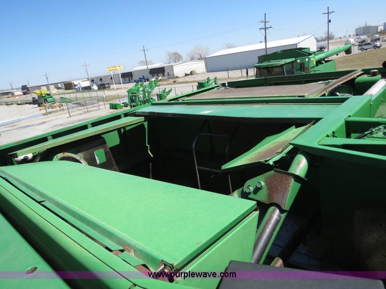 image for item B4733 1990 John Deere 9600 combine