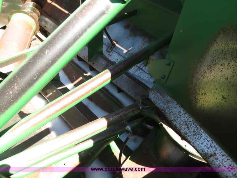 image for item B4733 1990 John Deere 9600 combine