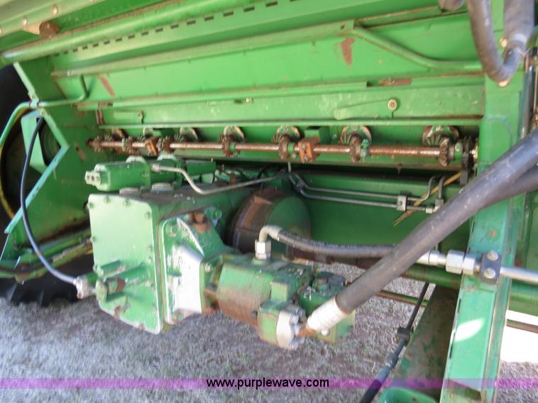 image for item B4733 1990 John Deere 9600 combine