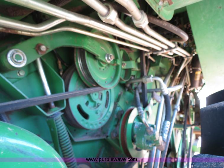 image for item B4733 1990 John Deere 9600 combine