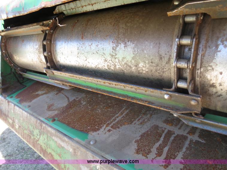 image for item B4733 1990 John Deere 9600 combine