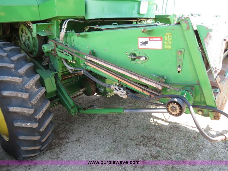 image for item B4733 1990 John Deere 9600 combine