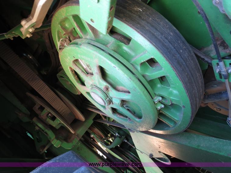 image for item B4733 1990 John Deere 9600 combine