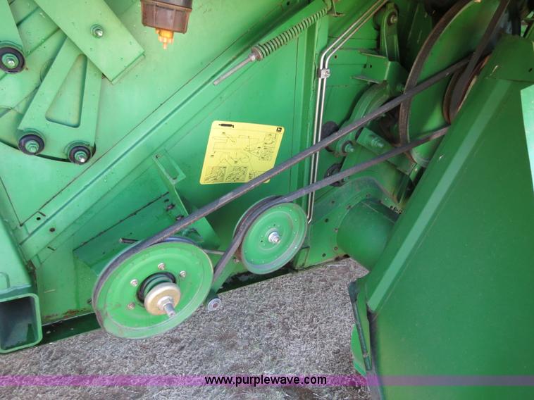 image for item B4733 1990 John Deere 9600 combine