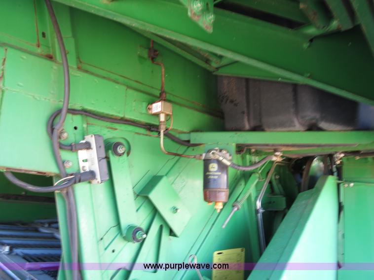 image for item B4733 1990 John Deere 9600 combine