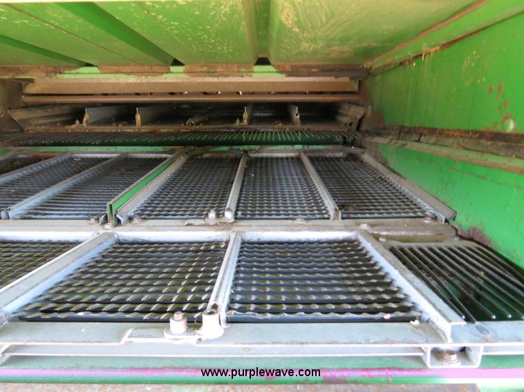 image for item B4733 1990 John Deere 9600 combine