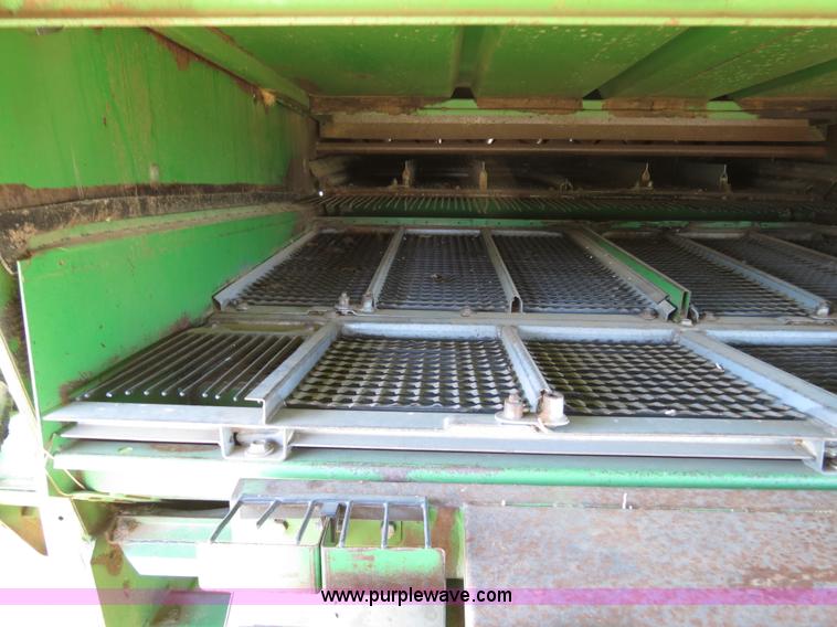 image for item B4733 1990 John Deere 9600 combine