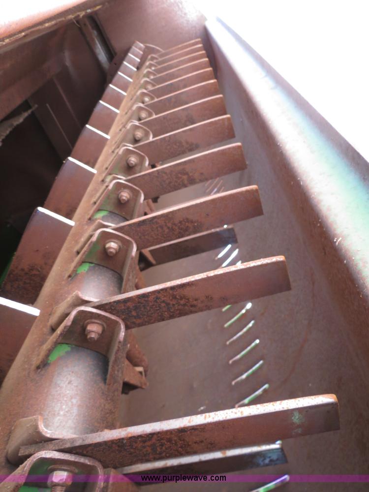 image for item B4733 1990 John Deere 9600 combine