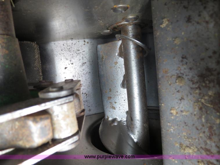 image for item B4733 1990 John Deere 9600 combine