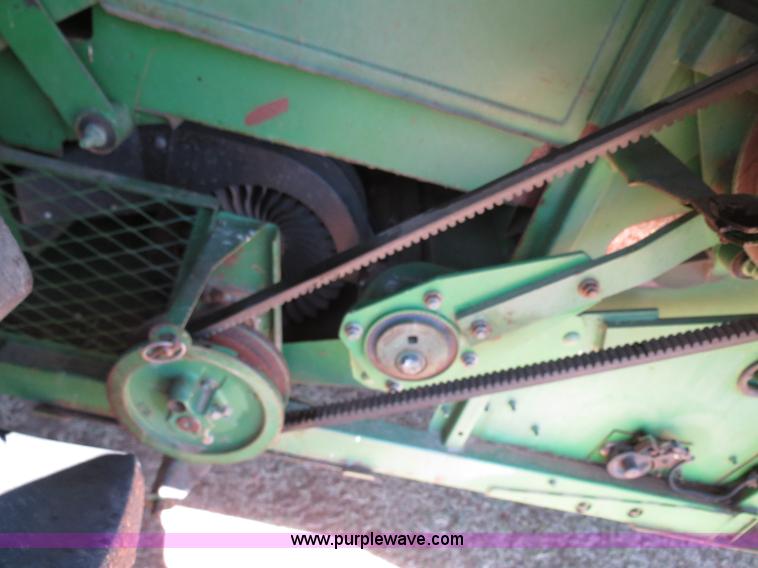 image for item B4733 1990 John Deere 9600 combine