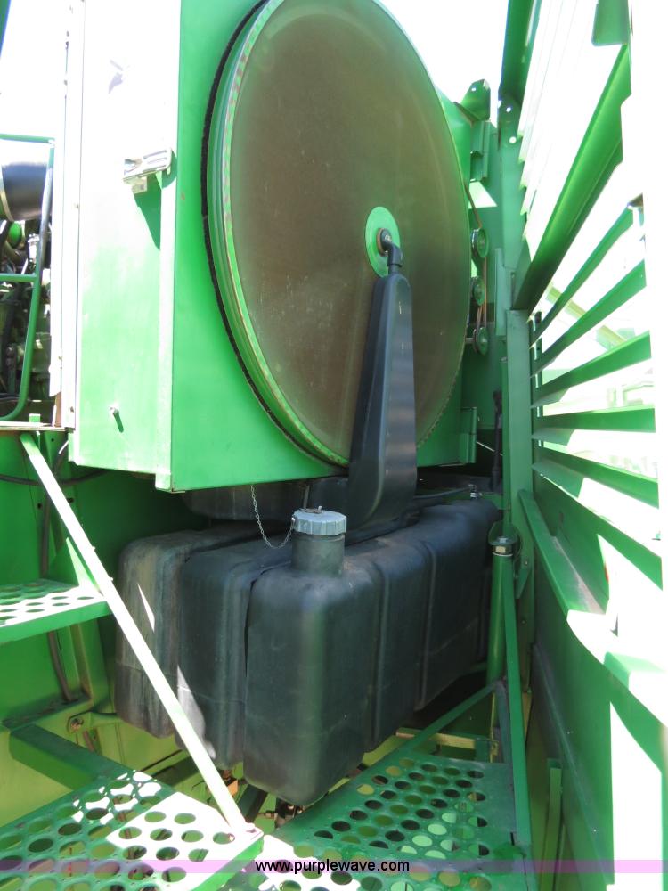 image for item B4733 1990 John Deere 9600 combine