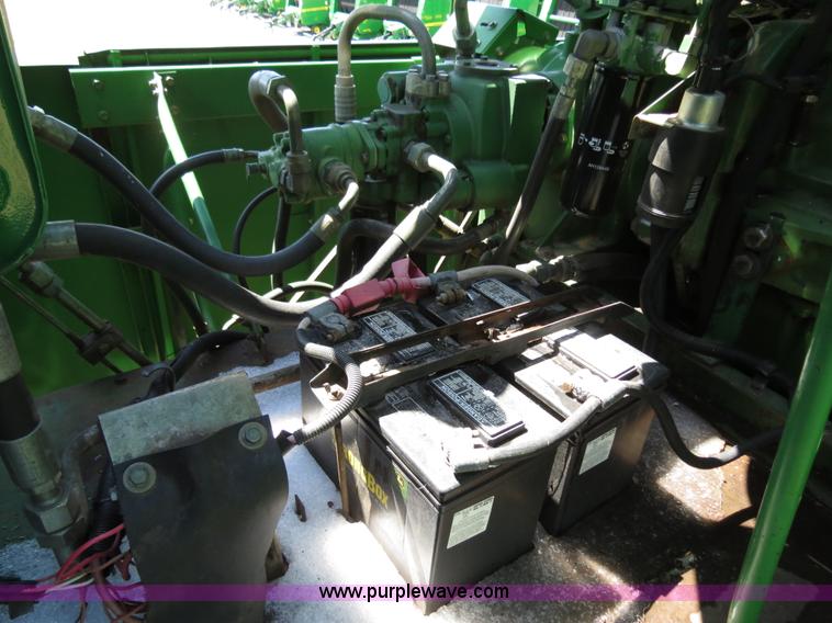 image for item B4733 1990 John Deere 9600 combine