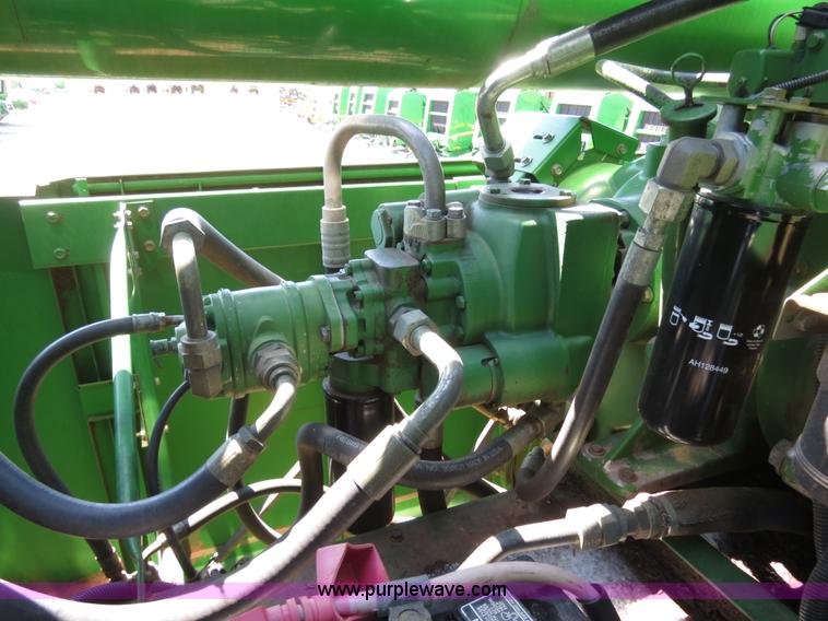 image for item B4733 1990 John Deere 9600 combine