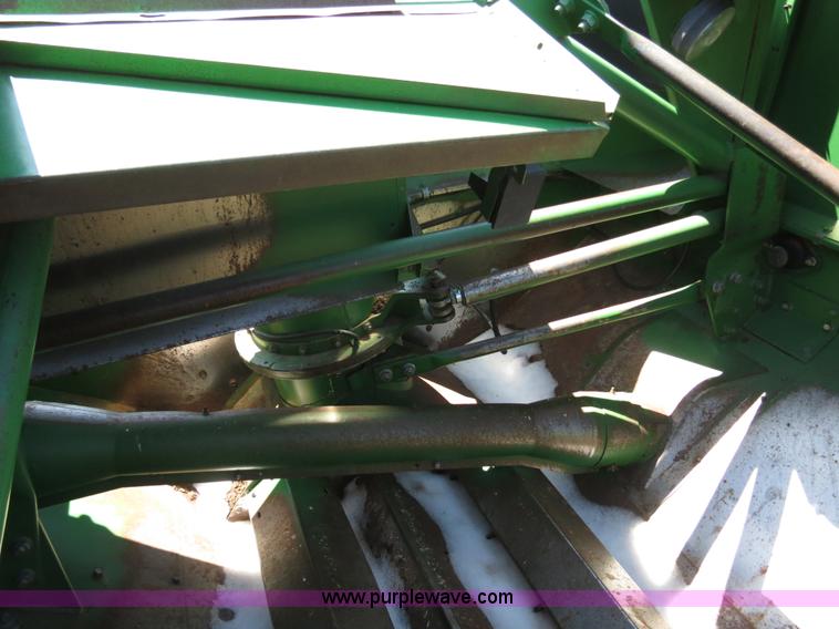 image for item B4733 1990 John Deere 9600 combine
