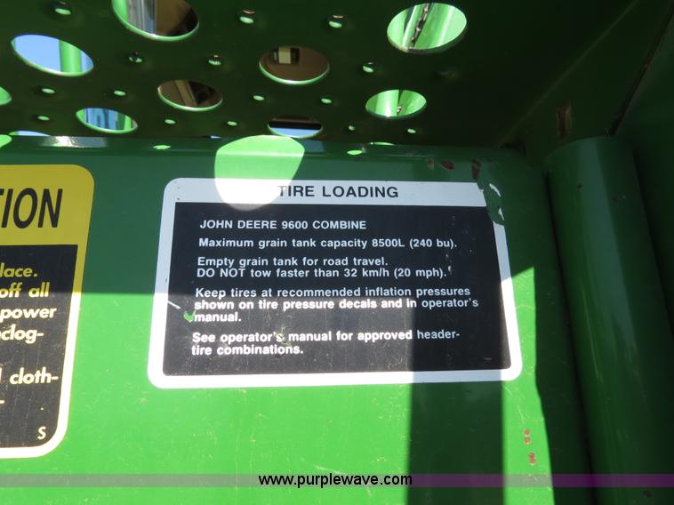 image for item B4733 1990 John Deere 9600 combine