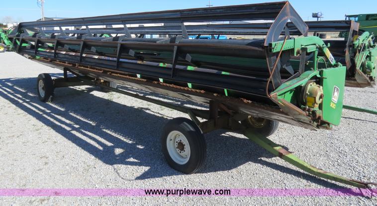 image for item B4733 1990 John Deere 9600 combine