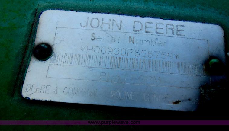 image for item B4733 1990 John Deere 9600 combine