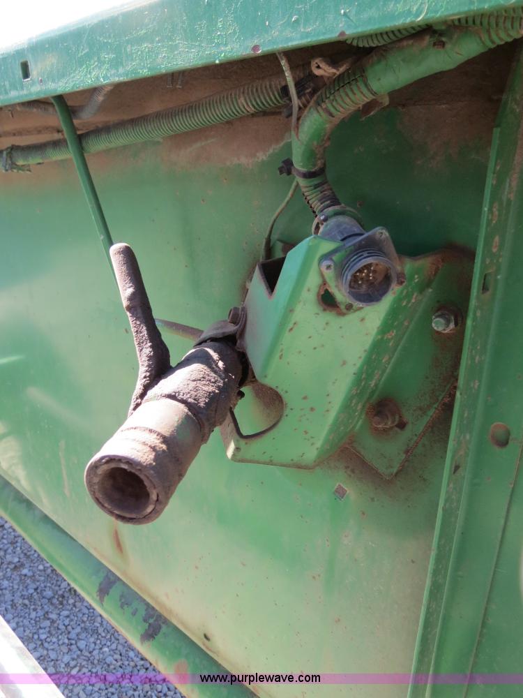 image for item B4733 1990 John Deere 9600 combine