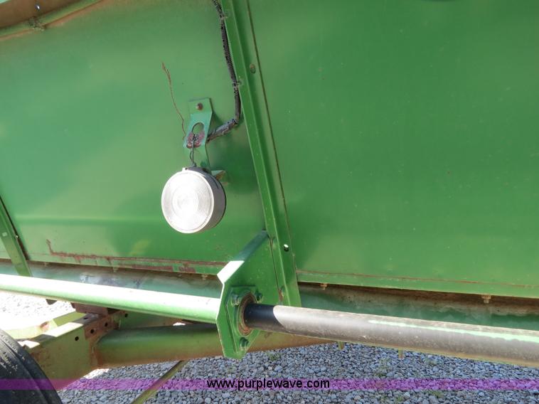 image for item B4733 1990 John Deere 9600 combine