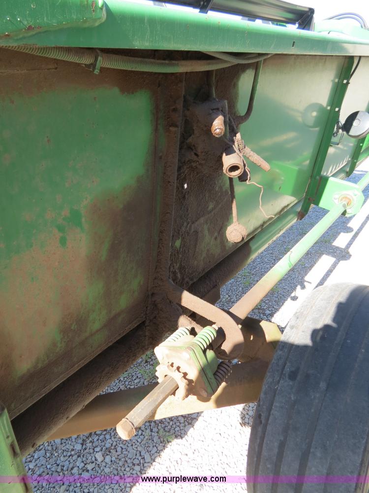 image for item B4733 1990 John Deere 9600 combine