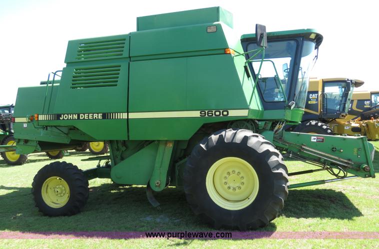 image for item B4737 1996 John Deere 9600 combine