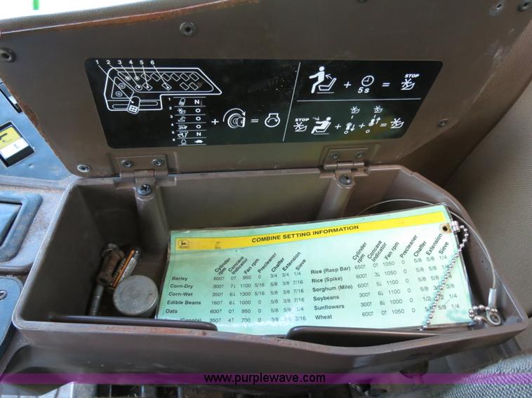 image for item B4737 1996 John Deere 9600 combine