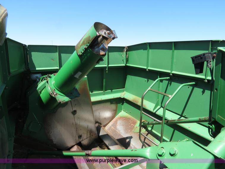 image for item B4737 1996 John Deere 9600 combine