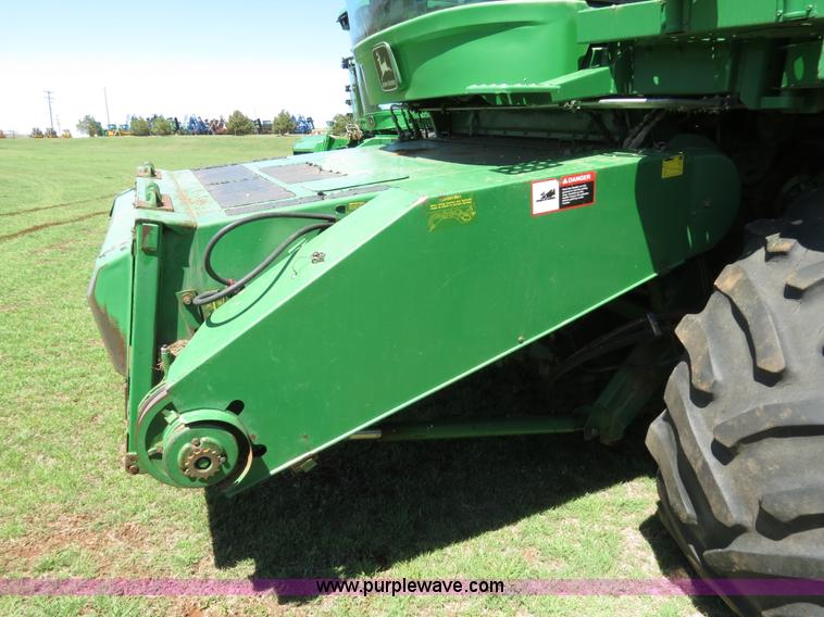 image for item B4737 1996 John Deere 9600 combine
