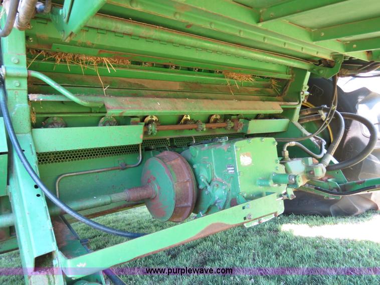 image for item B4737 1996 John Deere 9600 combine