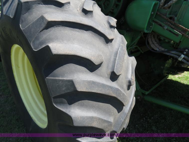 image for item B4737 1996 John Deere 9600 combine