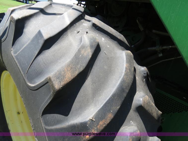 image for item B4737 1996 John Deere 9600 combine