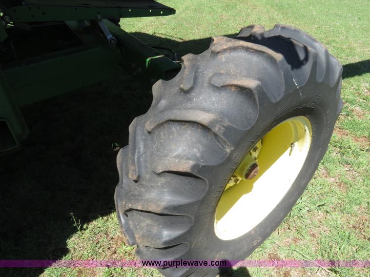 image for item B4737 1996 John Deere 9600 combine