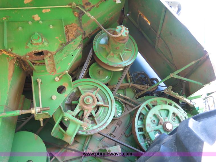 image for item B4737 1996 John Deere 9600 combine