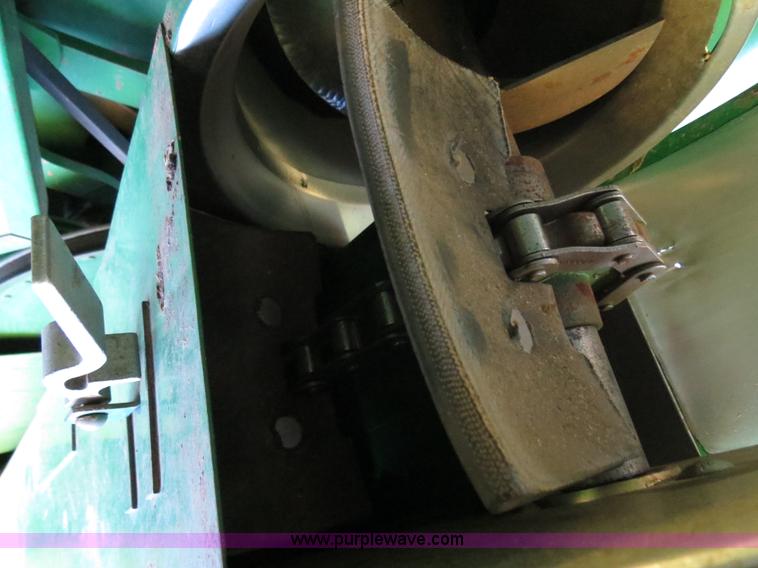 image for item B4737 1996 John Deere 9600 combine