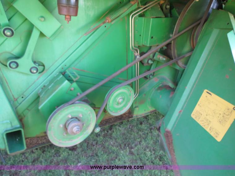 image for item B4737 1996 John Deere 9600 combine